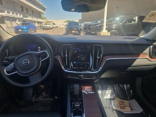 2023 Volvo S60 B5 Plus Dark Theme