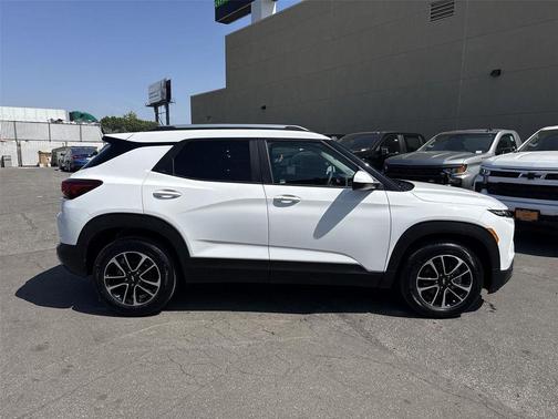 Summit White 2025 Chevrolet Trailblazer LT