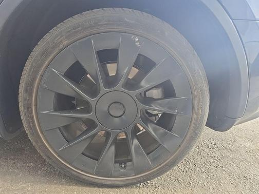 2024 Tesla Model Y Long Range Single Motor Rear-Wheel Drive