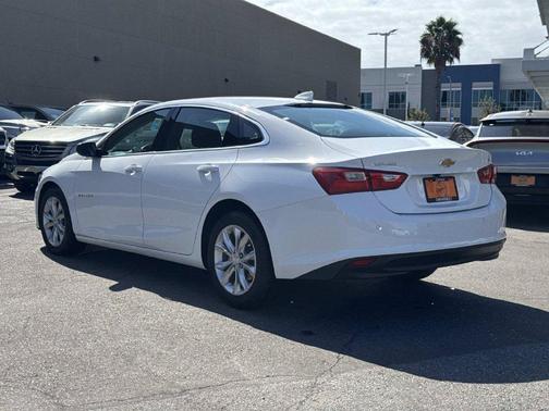 Summit White 2025 Chevrolet Malibu FWD 1LT
