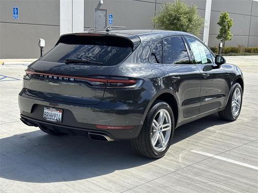2020 Porsche Macan Base