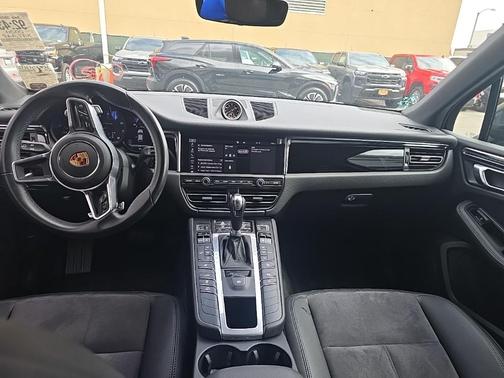 2020 Porsche Macan Base