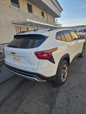 Summit White 2025 Chevrolet Trax LT