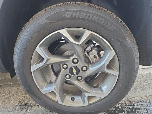 Summit White 2025 Chevrolet Trax LT