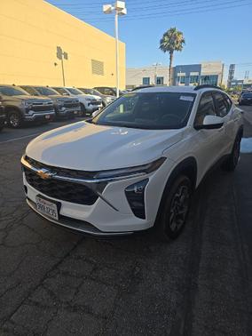 Summit White 2025 Chevrolet Trax LT