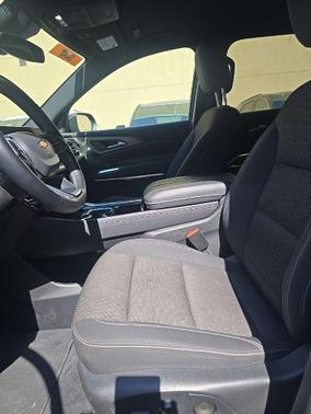 Mosaic Black Metallic 2024 Chevrolet Traverse LT