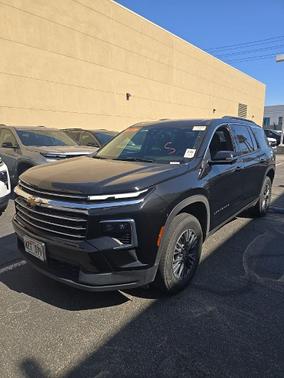 Mosaic Black Metallic 2024 Chevrolet Traverse LT