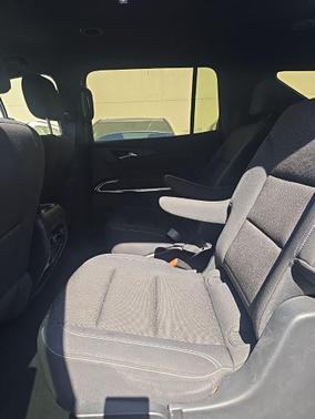 Mosaic Black Metallic 2024 Chevrolet Traverse LT