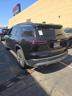 Mosaic Black Metallic 2024 Chevrolet Traverse LT