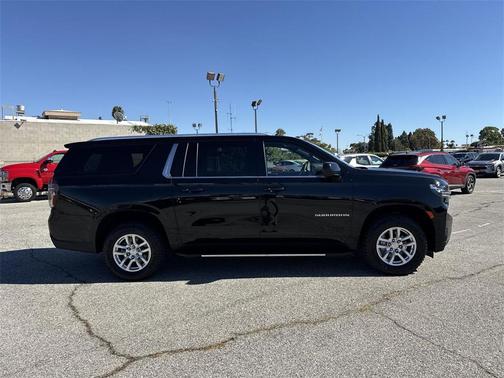 2024 Chevrolet Suburban LT