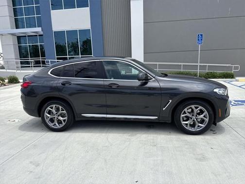 2023 BMW X4 xDrive30i