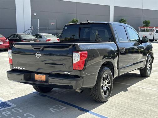 2023 Nissan Titan SV