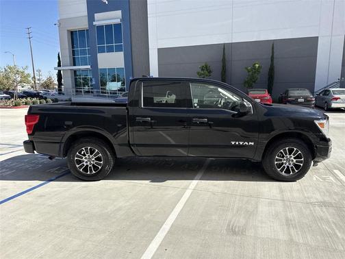 2023 Nissan Titan SV