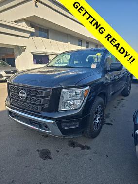 2023 Nissan Titan SV