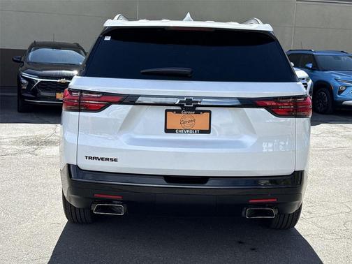 Iridescent Pearl Tricoat 2023 Chevrolet Traverse Premier