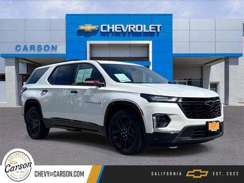 Iridescent Pearl Tricoat 2023 Chevrolet Traverse Premier