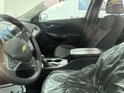 Summit White 2025 Chevrolet Malibu FWD 1LT