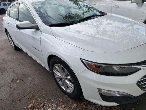 Summit White 2025 Chevrolet Malibu FWD 1LT