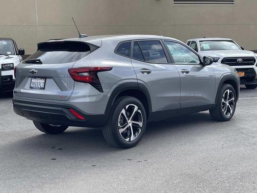 Sterling Gray Metallic 2024 Chevrolet Trax FWD 1RS