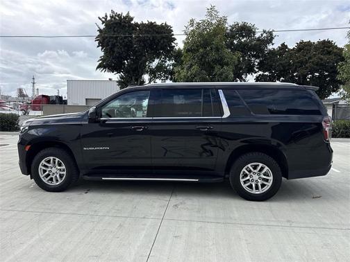 2024 Chevrolet Suburban LT