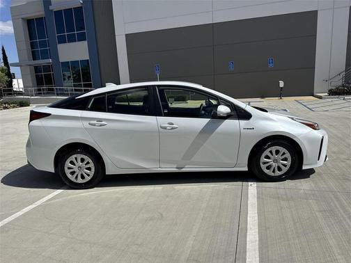 2021 Toyota Prius LE