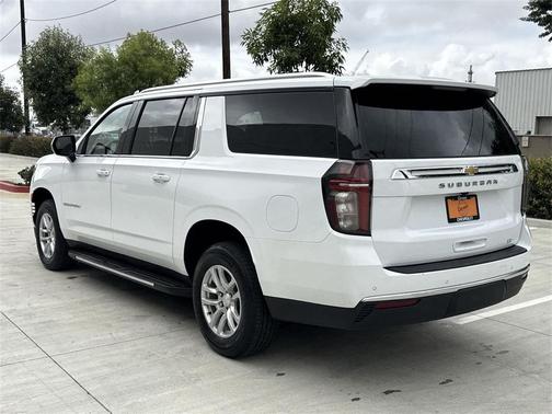 2023 Chevrolet Suburban LT
