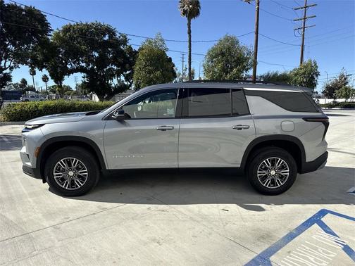 2024 Chevrolet Traverse LT