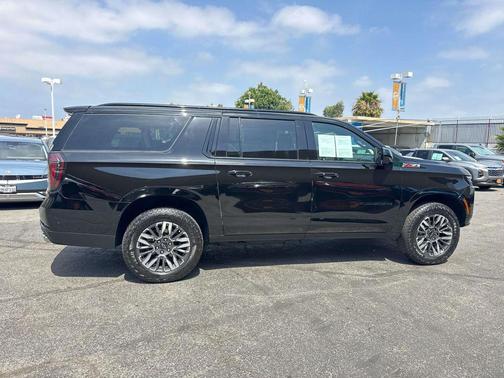 Black 2025 Chevrolet Suburban 4WD Z71