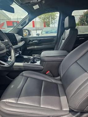 Black 2025 Chevrolet Suburban 4WD Z71