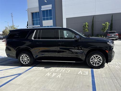 2024 Chevrolet Suburban LT