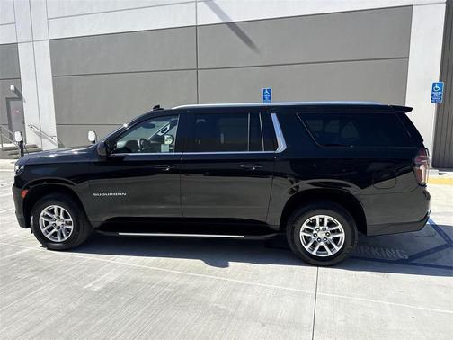 2024 Chevrolet Suburban LT