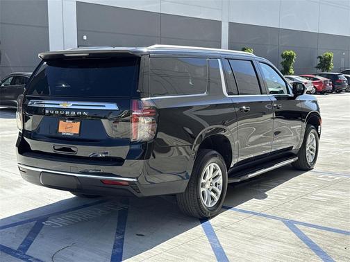2024 Chevrolet Suburban LT