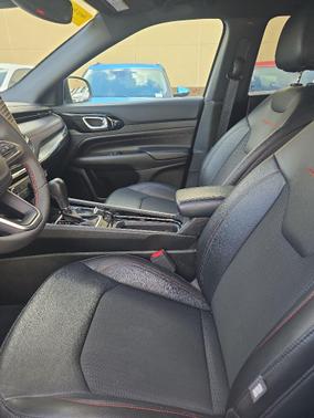 Bright White Clearcoat 2025 Jeep Compass Trailhawk