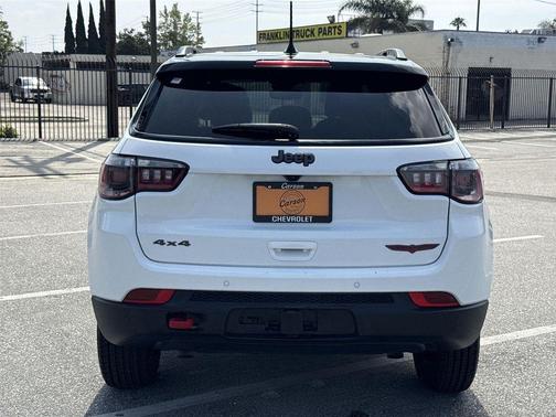 Bright White Clearcoat 2025 Jeep Compass Trailhawk
