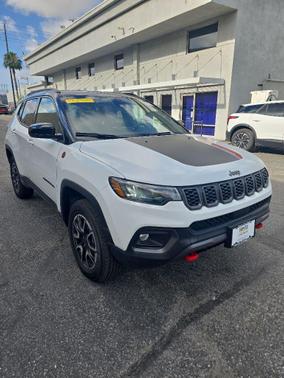 Bright White Clearcoat 2025 Jeep Compass Trailhawk
