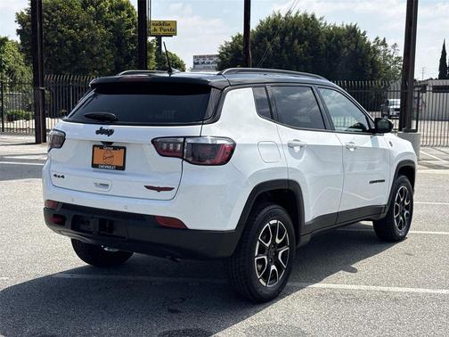 Bright White Clearcoat 2025 Jeep Compass Trailhawk