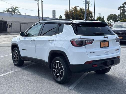Bright White Clearcoat 2025 Jeep Compass Trailhawk
