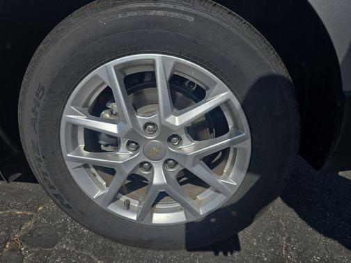 Sterling Gray Metallic 2024 Chevrolet Equinox 1LT