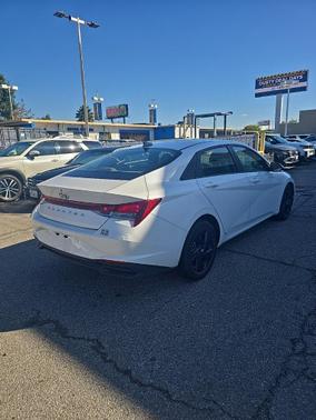2021 Hyundai ELANTRA SEL