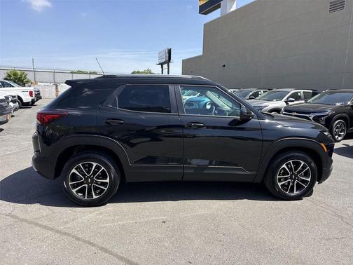 Mosaic Black Metallic 2025 Chevrolet Trailblazer LT