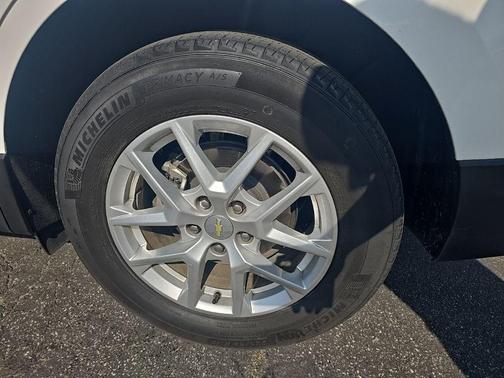 Summit White 2022 Chevrolet Equinox 1LT