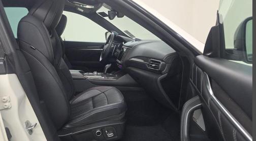 Bianco 2022 Maserati Levante Modena S