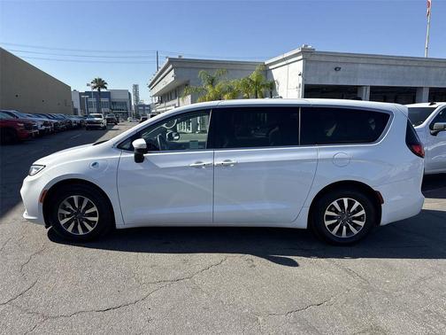 2023 Chrysler Pacifica Hybrid Touring L