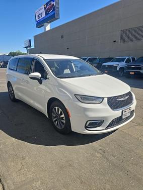2023 Chrysler Pacifica Hybrid Touring L