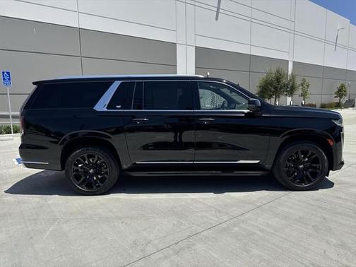 2023 Cadillac Escalade ESV Luxury