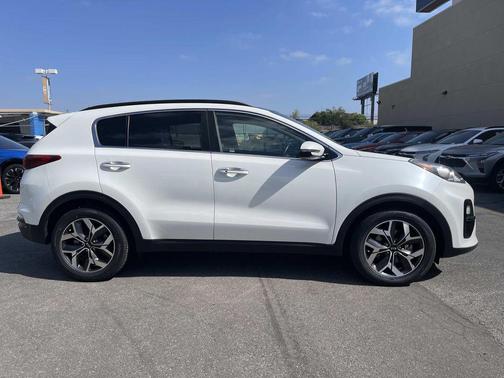 Snow White Pearl 2022 Kia Sportage EX