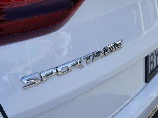 Snow White Pearl 2022 Kia Sportage EX