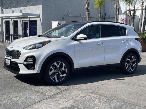 Snow White Pearl 2022 Kia Sportage EX