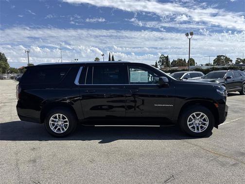 2024 Chevrolet Suburban LT