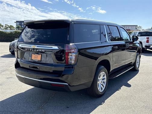 2024 Chevrolet Suburban LT